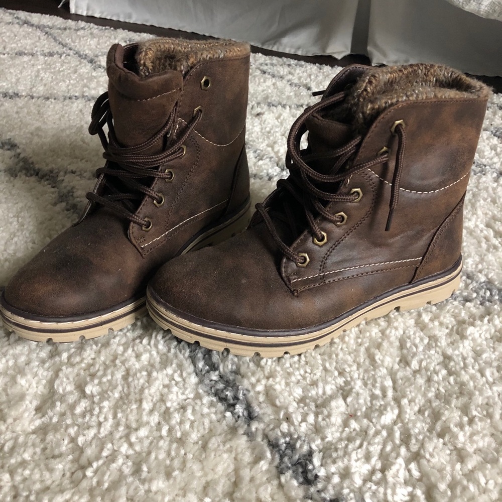 Winter boots. Worn once. In perfect condition
